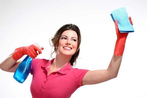 Cleaner preparing a fresh and tidy home in Dulwich